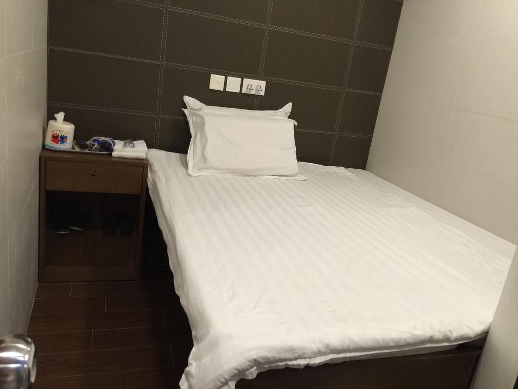 Lam Shan Hostel Hong Kong Room photo